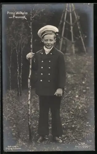 AK charmant lächelnder Prinz Wilhelm als Bube im Wald