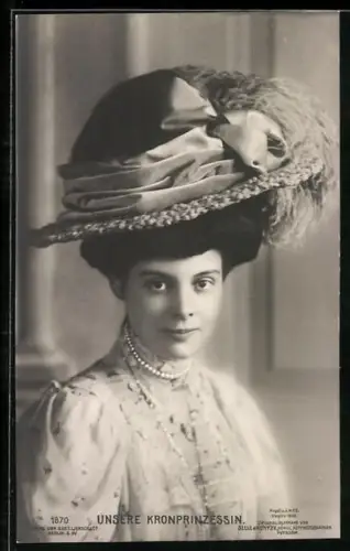 AK Kronprinzessin Cecilie mit pompösem Hut