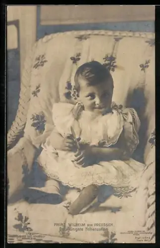 AK Prinz Wilhelm von Preussen auf einem Sessel sitzend, jüngster Hohenzoller