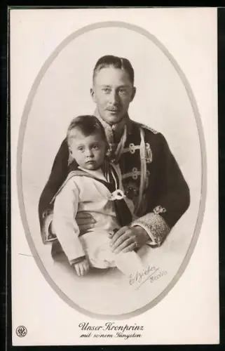 AK Kronprinz Wilhelm von Preussen mit seinem Jüngsten in Matrosenuniform