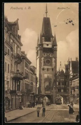 AK Freiburg, Martins-Tor mit Strassenbahn