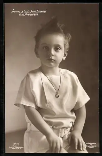 AK Portrait Prinz Louis Ferdinand von Preussen in sommerlicher Kleidung mit Halskette