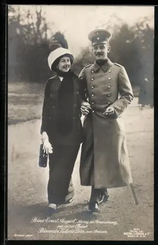 AK Prinz Ernst August, Herzog zu Braunschweig mit seiner Braut, Prinzessin Viktoria Luise von Preussen