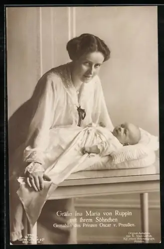 AK Gräfin Ina Maria von Ruppin mit Ihrem Söhnchen, Gemahlin des Prinzen Oskar von Preussen