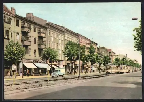 AK Berlin-Weissensee, Strassenbahn in der Klement-Gottwald-Allee