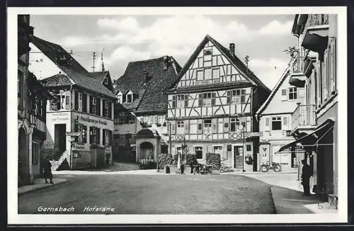 AK Alt-Gernsbach, Strassenpartie mit Hofstätte und Gasthaus zur Traube