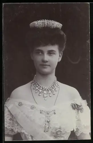 AK Alexandrine von Norwegen mit Krone