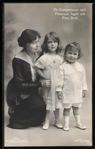 AK Var Kronprinsessa med Prinsessan Ingrid och Prins Bertil
