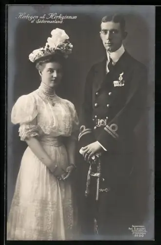 AK Herzog von Södermanland in Uniform mit Säbel nebst Gattin