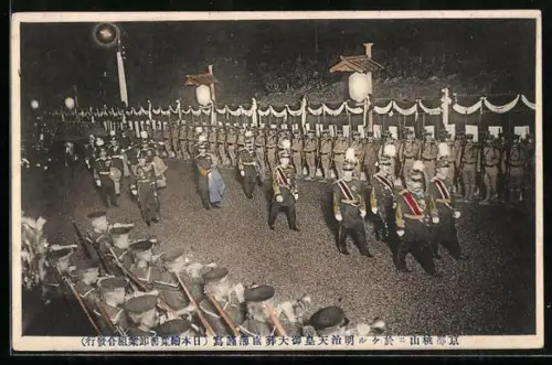 AK Japan, Soldaten in Festuniform zur Beerdigung des japanischen Kaisers