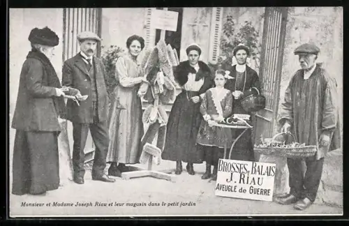 AK Monsieur et Madame Joseph Riau et leur magasin dans le petit jardin, La Famille du Rameau d`Olivier Carte No. 67