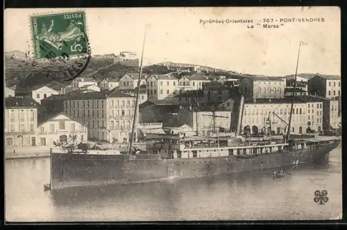 AK Port-Vendres /Pyrénées-Orientales, Le Marsa amarré au port avec vue sur la ville