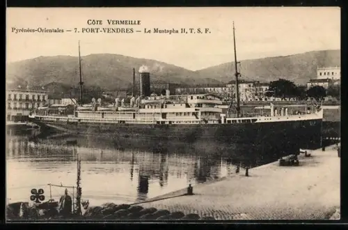 AK Port-Vendres /Pyrénées-Orientales, Le Mustapha II, T.S.F. am Quai mit umliegenden Hügeln