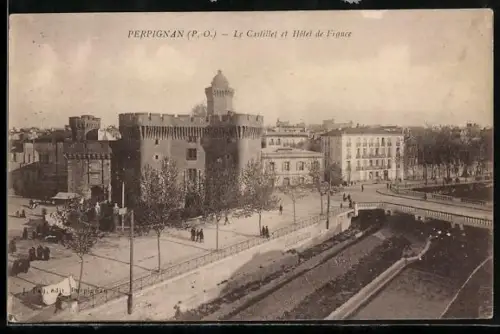 AK Perpignan /P.-O., Le Castillet et Hôtel de France