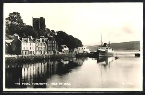 AK Tobermory /Isle of Mull, Steamer at the Pier