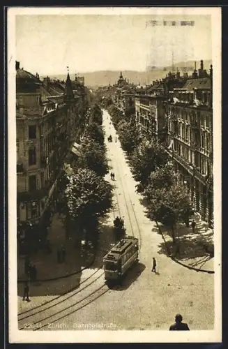 AK Zürich, Strassenbahn in die Bahnhofstrasse einfahrend