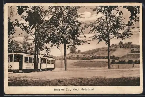AK Berg en Dal, Partie im Ort, Strassenbahn