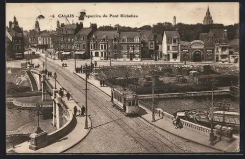 AK Calais, Perspective du Pont Richelieu, Strassenbahn