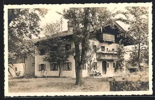 Foto-AK Grassau / Chiemgau, Gasthaus mit umgebenden Garten
