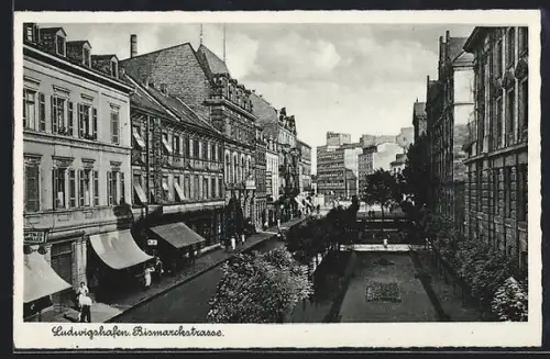 AK Ludwigshafen / Rhein, Bismarckstrasse mit Ladengeschäften
