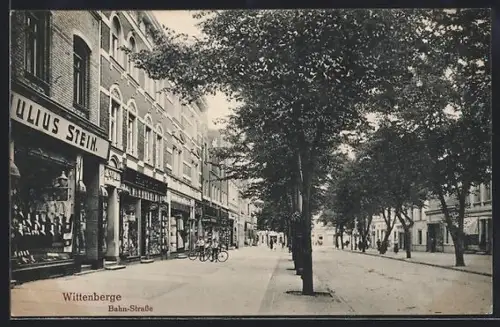 AK Wittenberge, Bahnstrasse mit Geschäften