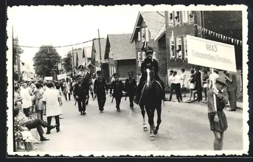 Foto-AK Oberweissbach, Strassenumzug auf dem Stadtfest