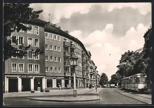 AK Berlin-Prenzlauer Berg, Kastanienallee mit Möbel-Geschäft und Strassenbahn