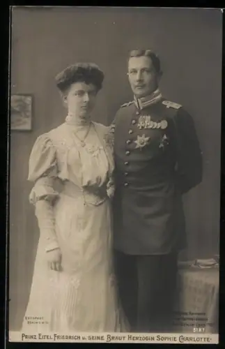 AK Prinz Eitel Friedrich von Preussen in Uniform und seine Braut Herzogin Charlotte
