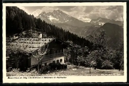 AK Vorderbrand /Berchtesgadener Land, Bauernhaus am Weg nach Vorderbrand mit Watzmann u. Hochkalter