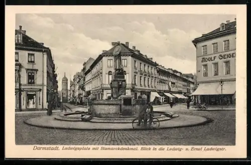 AK Darmstadt, Ludwigsplatz mit Bismarckdenkmal, Blick in die Ludwigs- und Ernst Ludwigstr