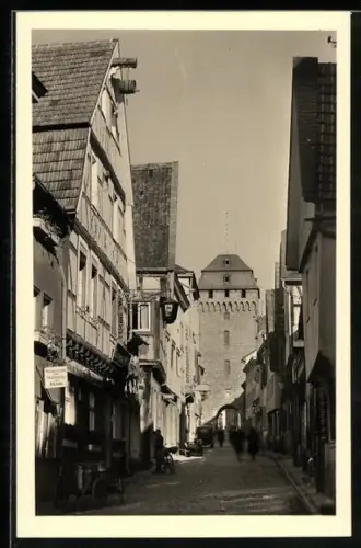 Foto-AK Linz am Rhein, Neutorstrasse mit Neutor