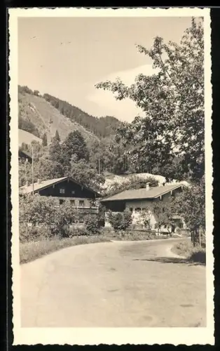 Foto-AK Grassau / Chiemgau, Strassenpartie im Ort