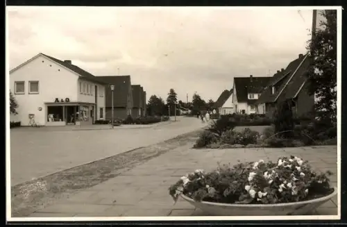 AK Westerstede i. O., Strassenpartie mit Geschäft A & O