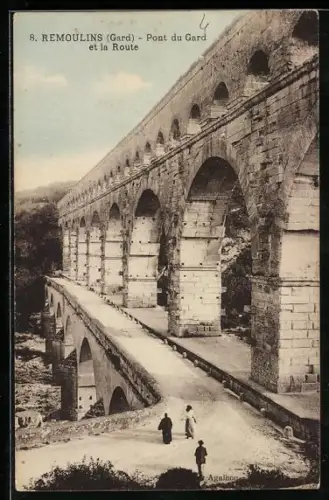 AK Remoulins /Gard, Pont du Gard et la Route