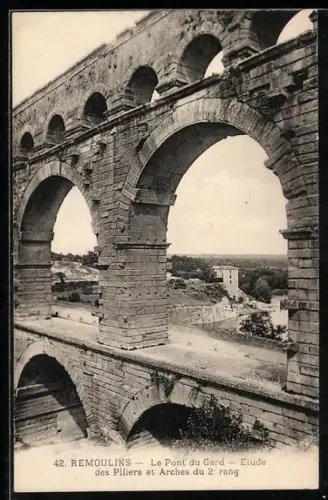 AK Remoulins, Le Pont du Gard, Étude des Piliers et Arches du 2e rang