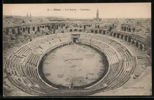 AK Nîmes, Les Arènes, Intérieur