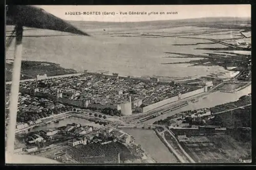 AK Aigues-Mortes /Gard, Vue Générale prise en avion