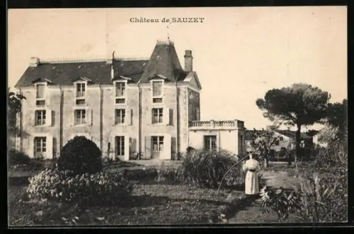 AK Sauzet, Château de Sauzet avec jardin et personne arrosant les plantes