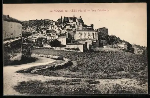 AK La Roque-sur-Cèze /Gard, Vue générale du village pittoresque sur la colline