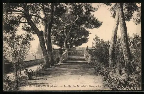 AK Bagnols /Gard, Jardin du Mont-Cotton, La Terrasse