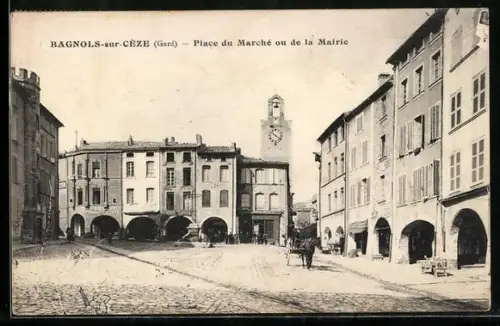 AK Bagnols-sur-Cèze /Gard, Place du Marché ou de la Mairie