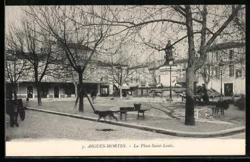 AK Aigues-Mortes, La Place Saint-Louis