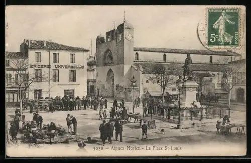AK Aigues-Mortes, La Place St-Louis avec église et marché animé