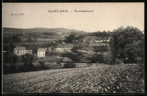 AK Saint-Prix /Monteharmont, Vue du village avec collines et champs environnants