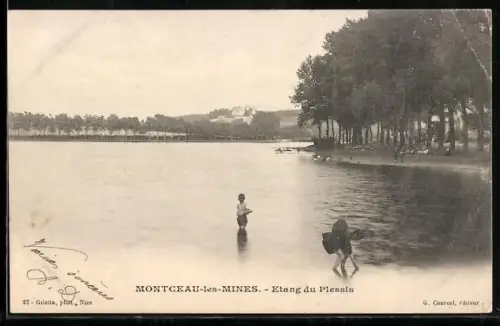 AK Montceau-les-Mines, Étang du Plessis avec baigneurs et arbres en bordure