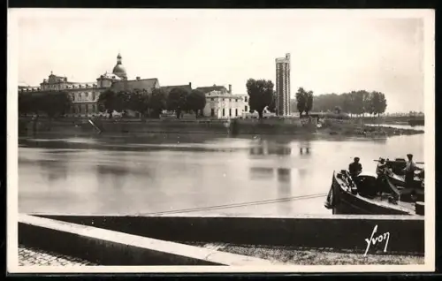 AK Chalon-sur-Saône /S.-et-L., La Saône, l`Hôpital et la Tour du Doyenné, XVe s