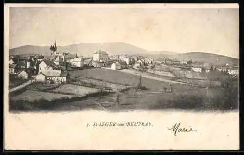 AK St.-Léger-sous-Beuvray, Vue panoramique du village et des collines environnantes
