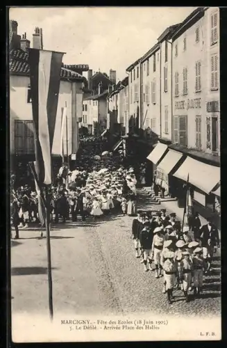 AK Marcigny, Fête des Écoles, 18 Juin 1905, Le Défilé, Arrivée Place des Halles