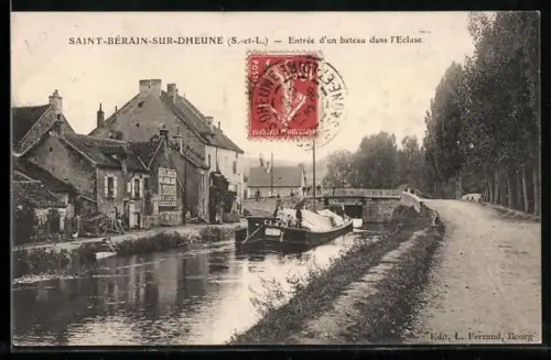 AK Saint-Bérain-sur-Dheune /S.-et-L., Entrée d`un bateau dans l`écluse