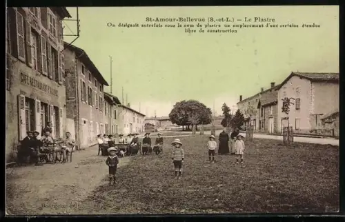 AK St-Amour-Bellevue /S.-et-L., Le Plastre, enfants jouant sur la place du village